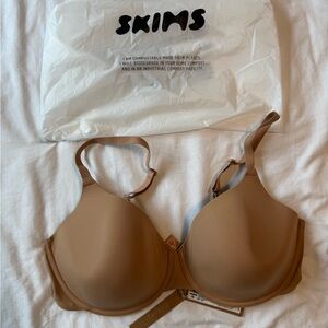NWT SKIMS FITS EVERYBODY T-SHIRT BRA OKRA 40/D